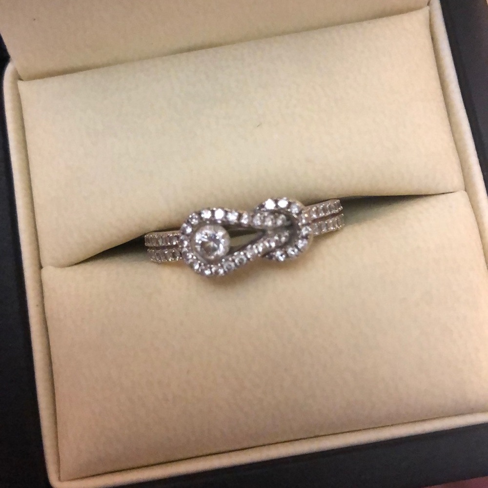 ⬇️ JUST REDUCED ✨ Diamond Ring ✨
